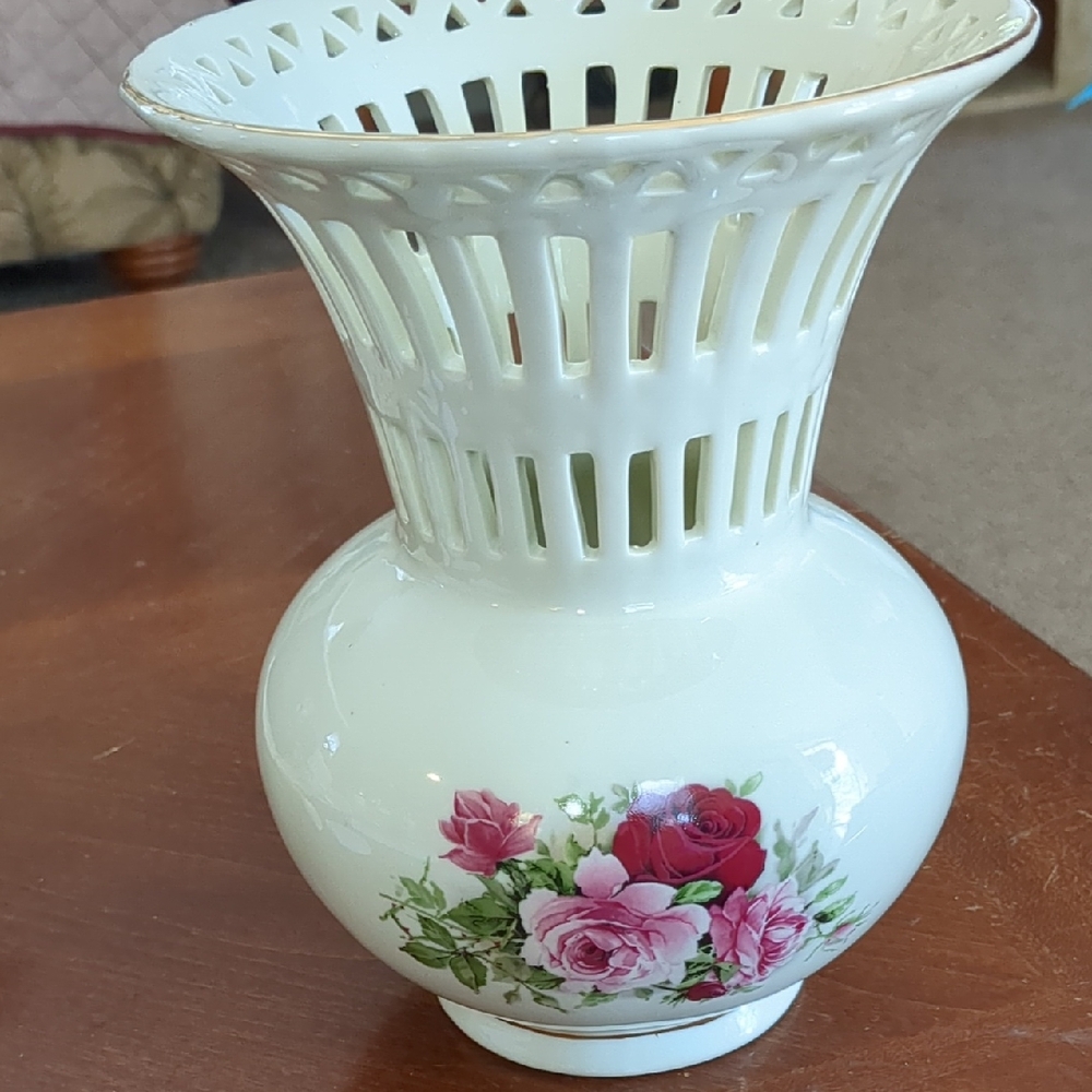Vintage Formalities Baum Victorian Rose Vase 95